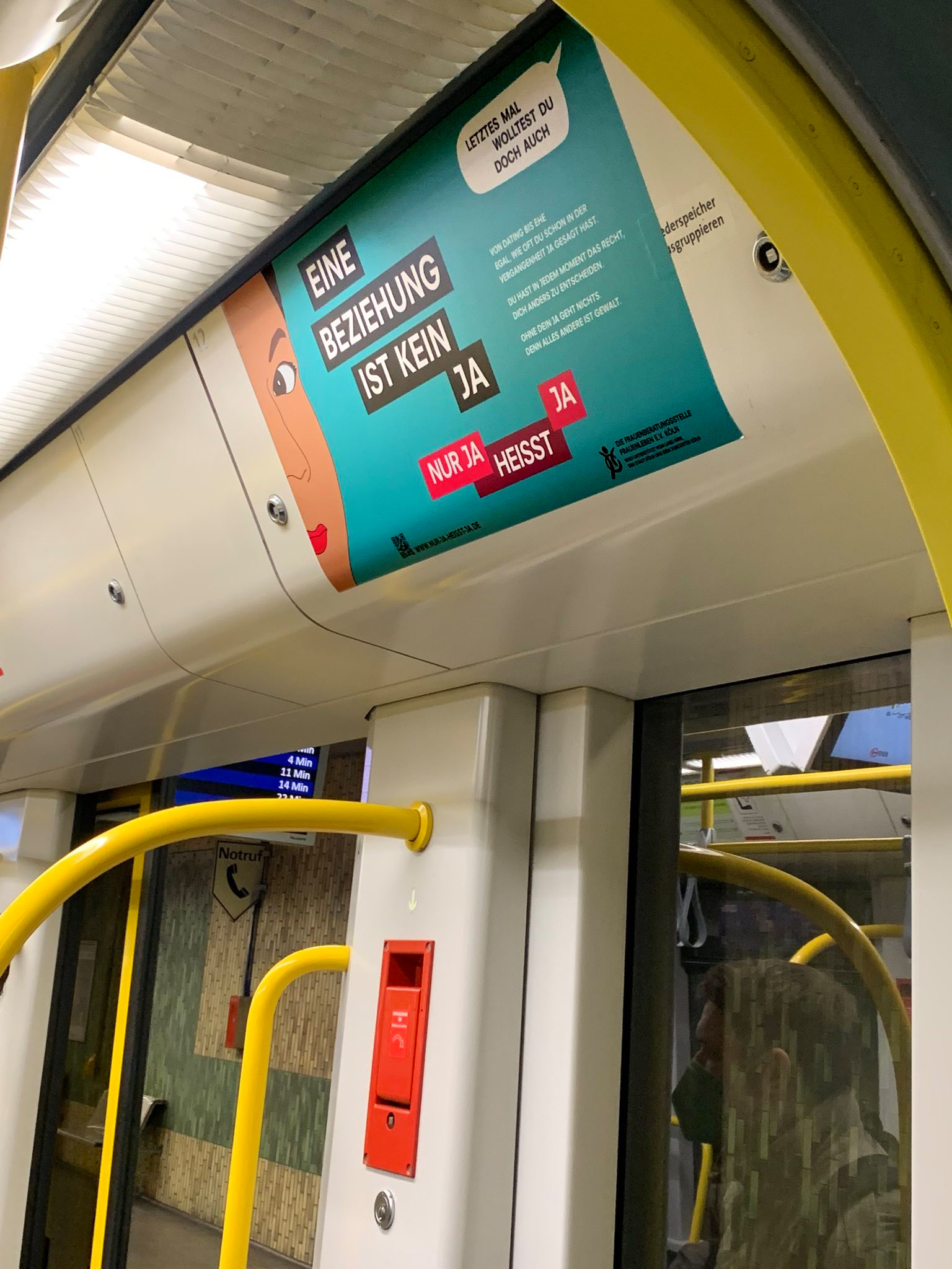 Öffentlichkeitsaktion der Consent-Kampagne in den öffentlichen Verkehrsmitteln 1