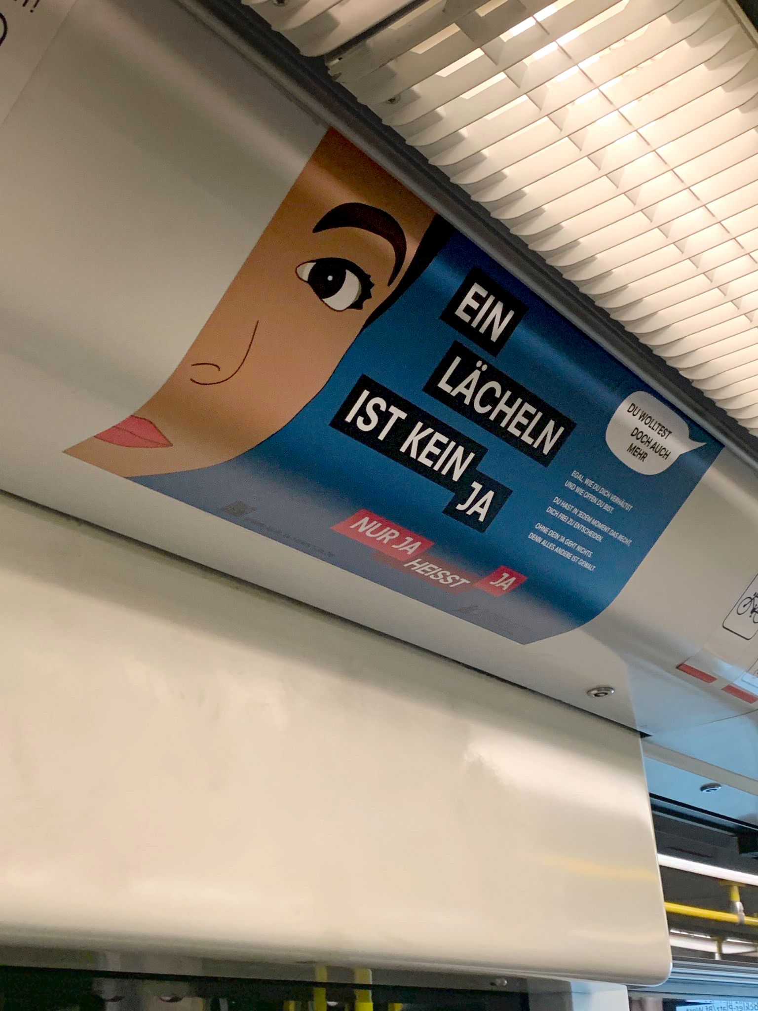 Öffentlichkeitsaktion der Consent-Kampagne in den öffentlichen Verkehrsmitteln 2